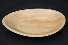 Load image into Gallery viewer, TreeChoice 6.75&quot; x 4.75&quot; Whole Palm Leaf Oval Plate (100 count)